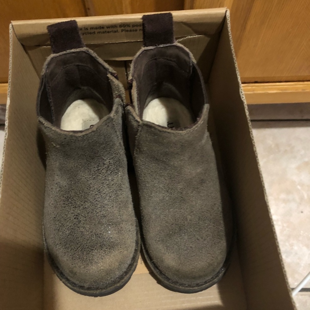 Ugg boots toddler size 7